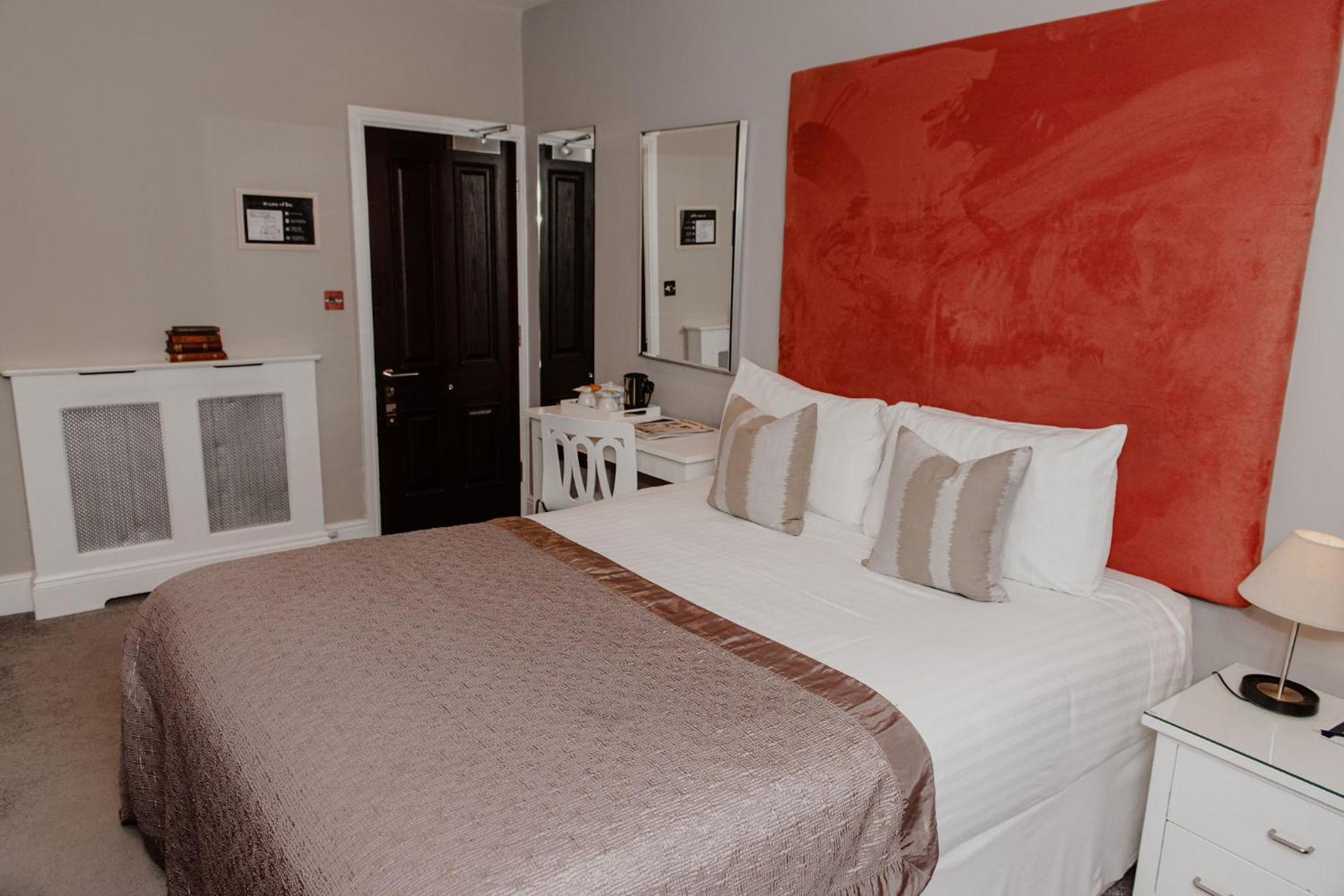 Hotel Woodlands 4*